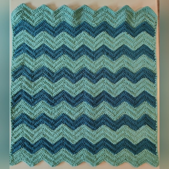 Crochet Chevron Patterned Baby Blanket in Blue and Teal